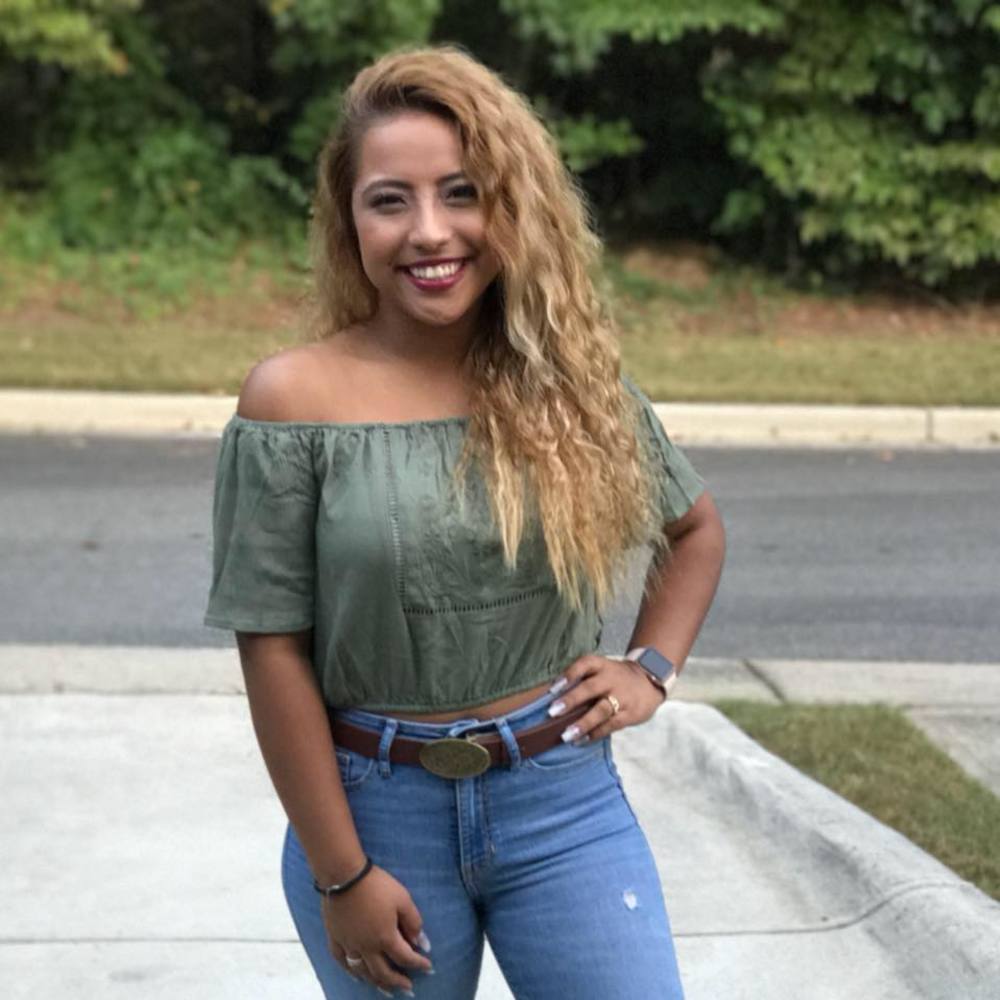 Meet your Posher, Rebeca
